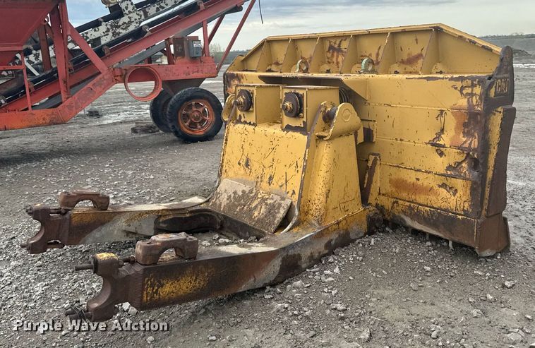 image for item DT0749 Caterpillar dozer blade