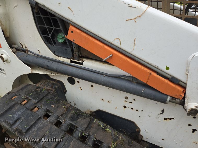 image for item DT4753 2000 Bobcat 864 tracked skid steer loader