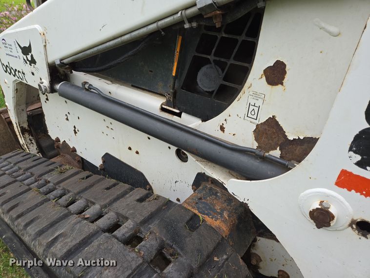 image for item DT4753 2000 Bobcat 864 tracked skid steer loader