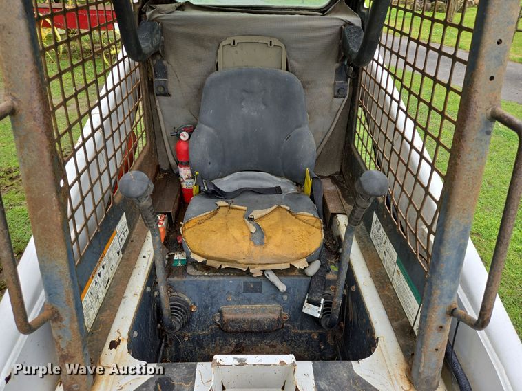 image for item DT4753 2000 Bobcat 864 tracked skid steer loader