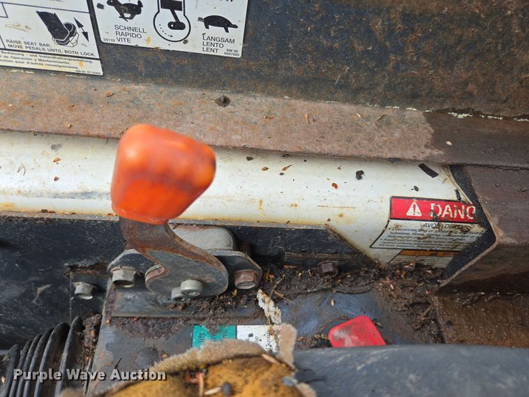 image for item DT4753 2000 Bobcat 864 tracked skid steer loader