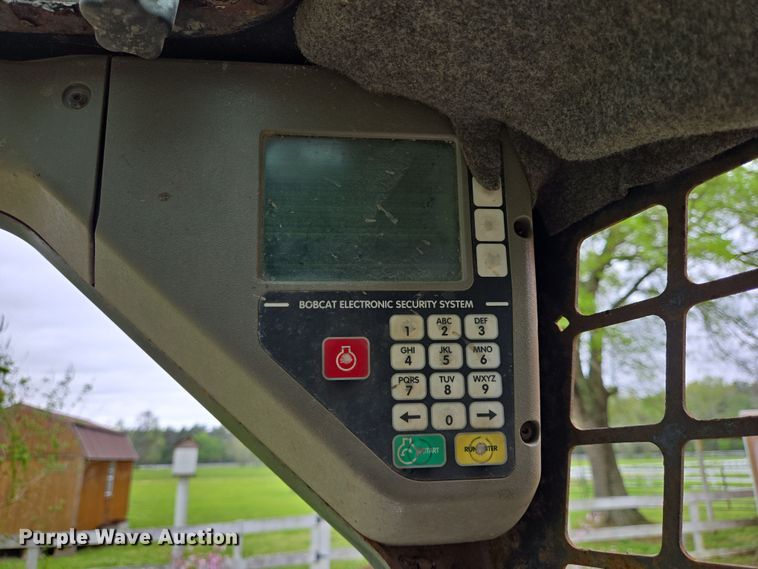 image for item DT4753 2000 Bobcat 864 tracked skid steer loader