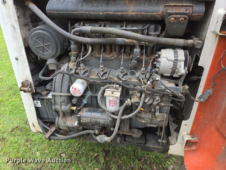 image for item DT4753 2000 Bobcat 864 tracked skid steer loader