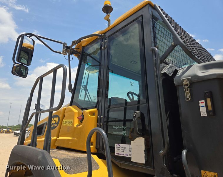 image for item DT4871 2020 Bell B30E articulated haul truck