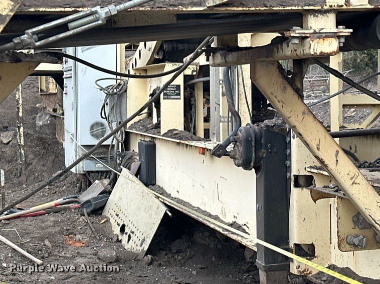 image for item DT6613 2010 Astec 2612V screening plant