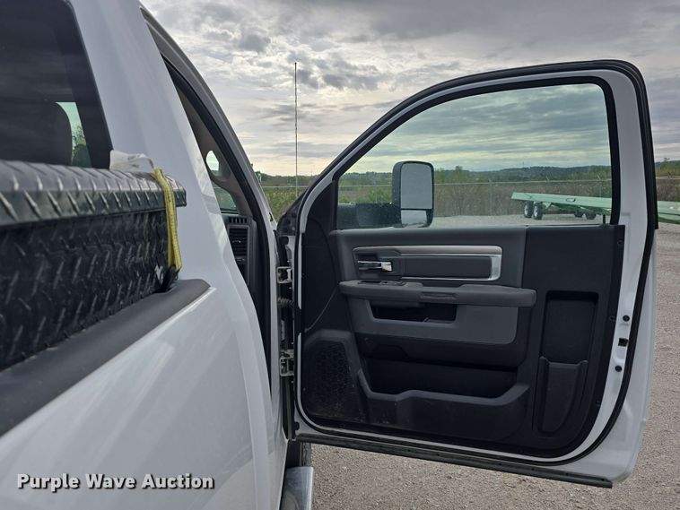 image for item DT6817 2018 Dodge Ram 2500 pickup truck