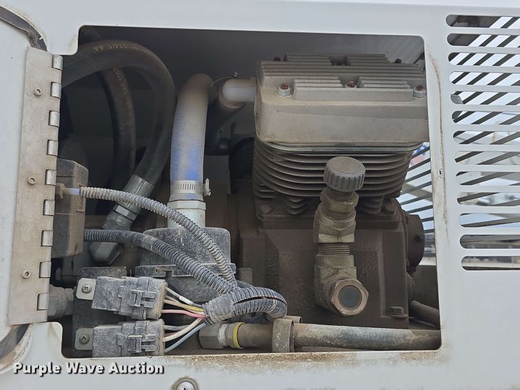 image for item DT6818 2018 Dodge Ram 5500 utility / service truck