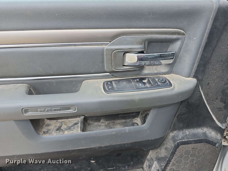 image for item DT6818 2018 Dodge Ram 5500 utility / service truck