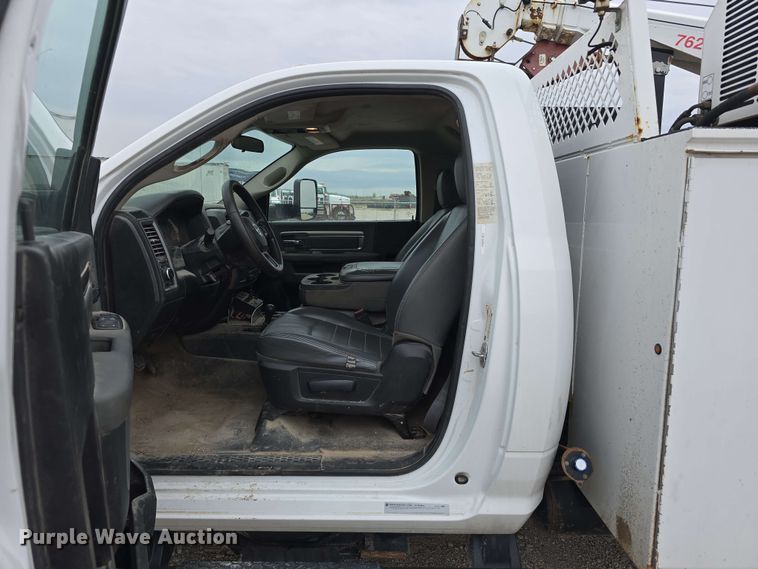image for item DT6818 2018 Dodge Ram 5500 utility / service truck