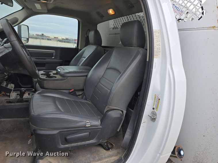 image for item DT6818 2018 Dodge Ram 5500 utility / service truck