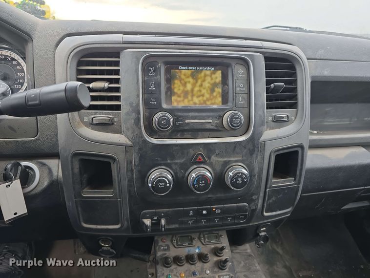 image for item DT6818 2018 Dodge Ram 5500 utility / service truck