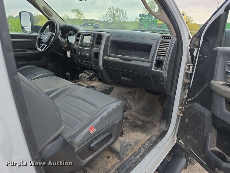 image for item DT6818 2018 Dodge Ram 5500 utility / service truck