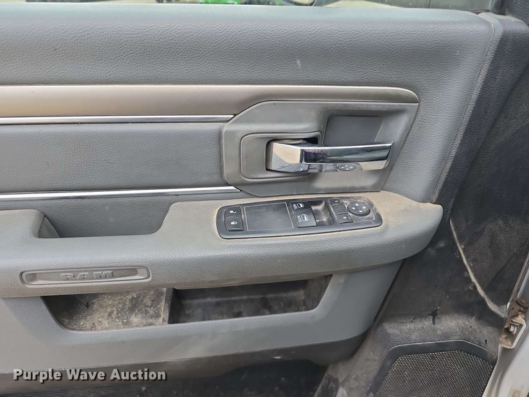 image for item DT6821 2018 Dodge Ram 5500 utility / service truck