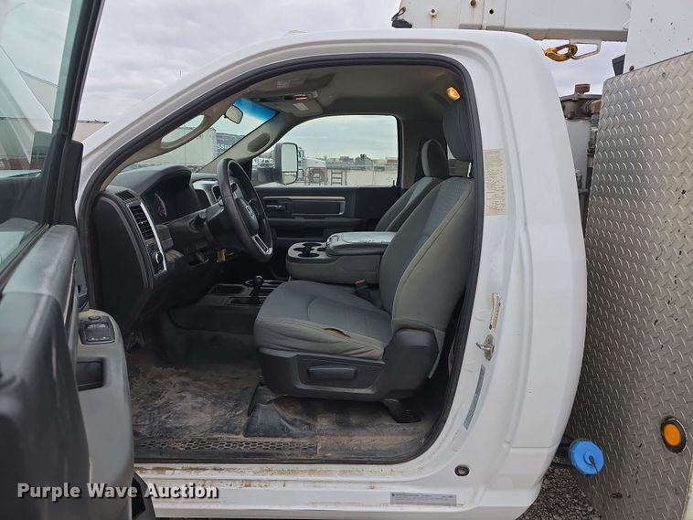 image for item DT6821 2018 Dodge Ram 5500 utility / service truck