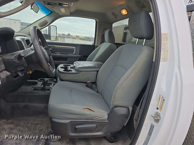 image for item DT6821 2018 Dodge Ram 5500 utility / service truck