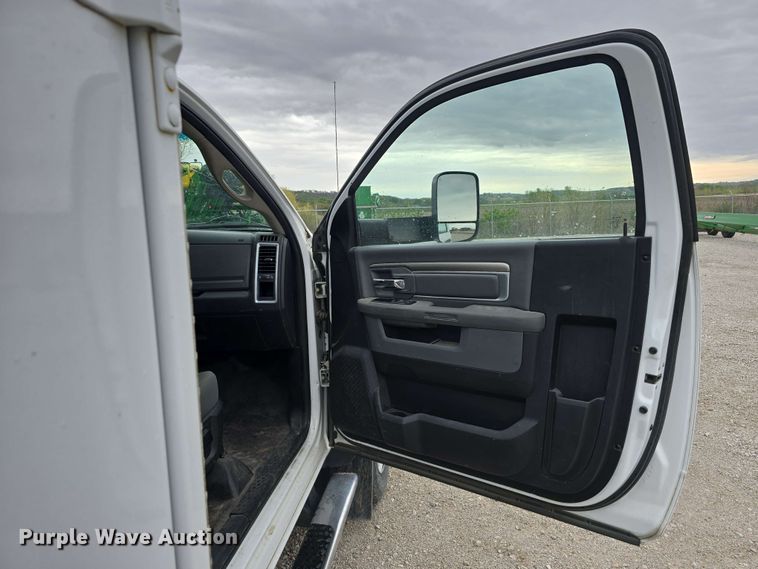 image for item DT6821 2018 Dodge Ram 5500 utility / service truck