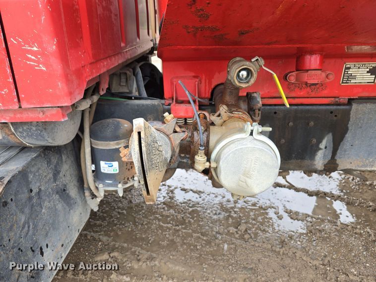 image for item DT6823 1989 Ford LT8000 water truck