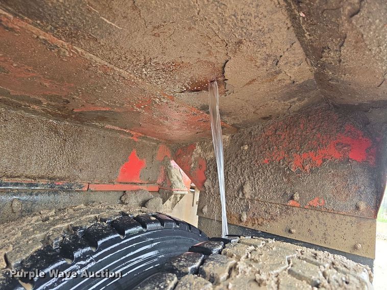 image for item DT6823 1989 Ford LT8000 water truck