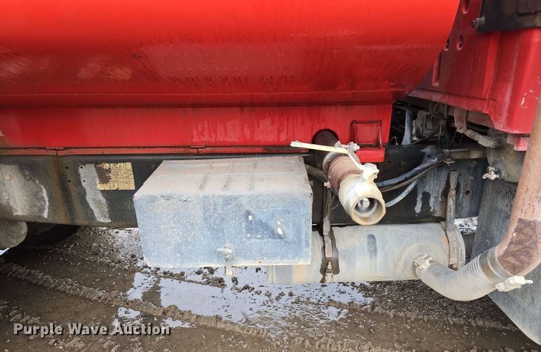 image for item DT6823 1989 Ford LT8000 water truck