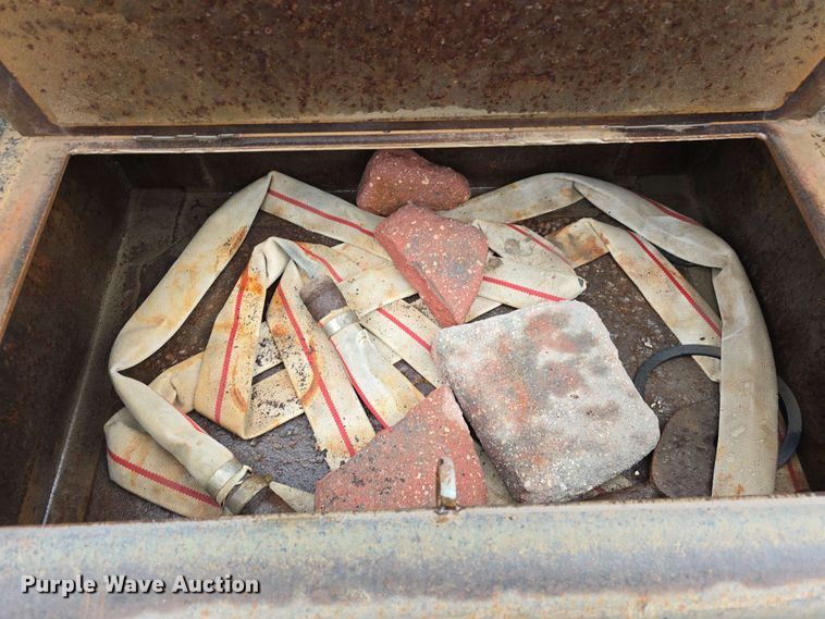 image for item DT6823 1989 Ford LT8000 water truck