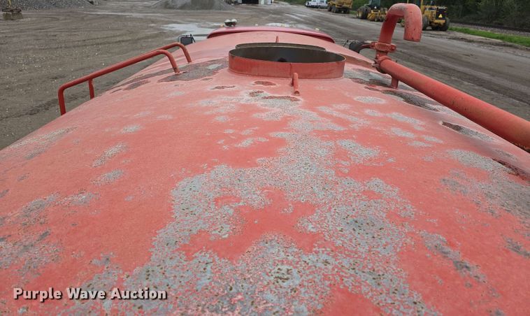 image for item DT6823 1989 Ford LT8000 water truck