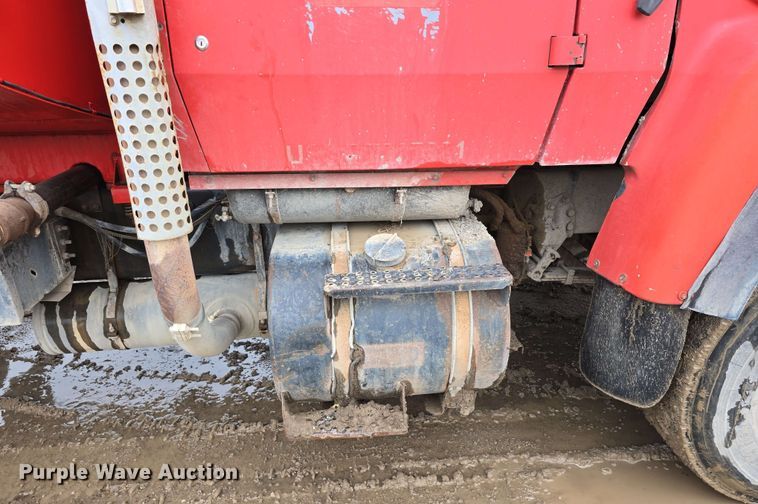 image for item DT6823 1989 Ford LT8000 water truck