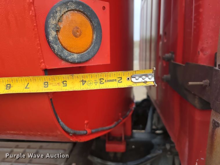 image for item DT6823 1989 Ford LT8000 water truck