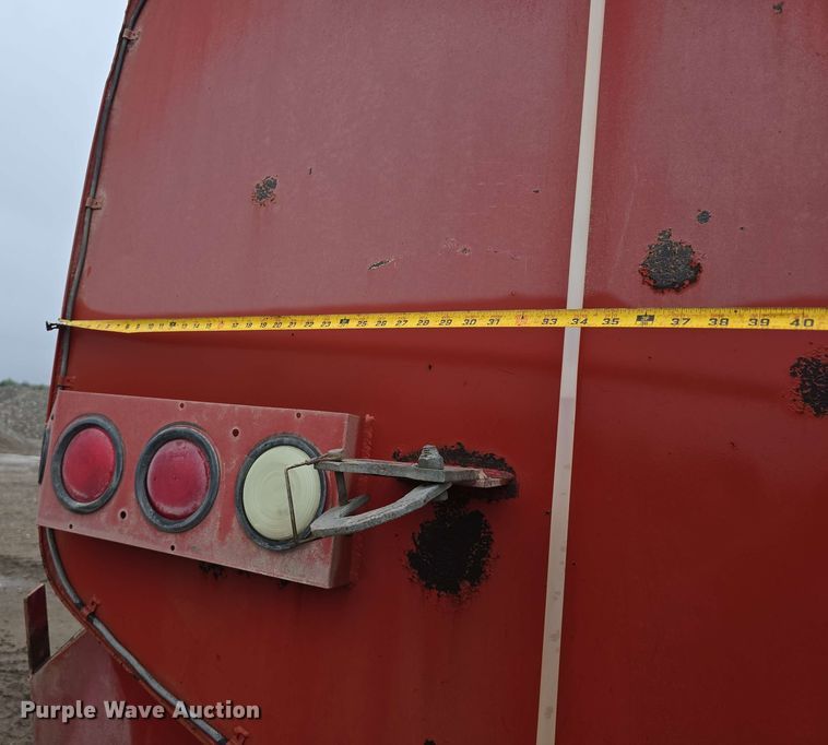 image for item DT6823 1989 Ford LT8000 water truck