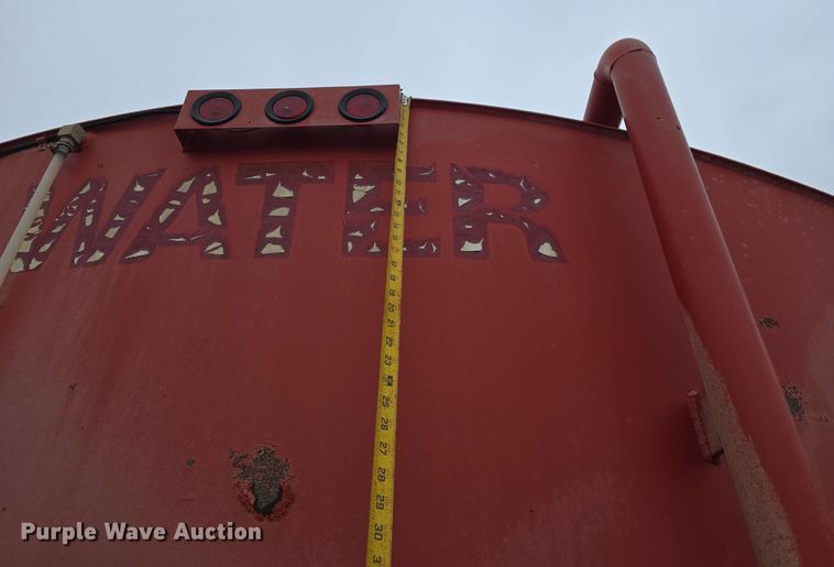 image for item DT6823 1989 Ford LT8000 water truck