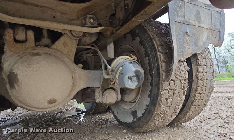 image for item DT6823 1989 Ford LT8000 water truck