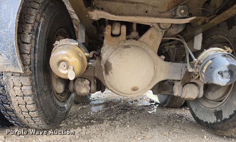 image for item DT6823 1989 Ford LT8000 water truck