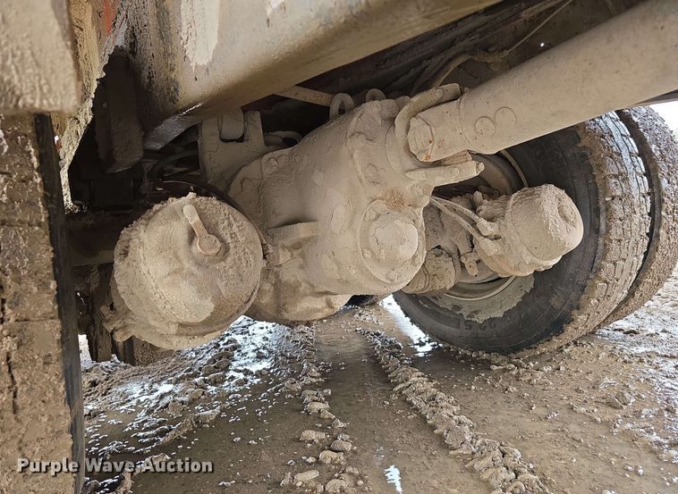 image for item DT6823 1989 Ford LT8000 water truck