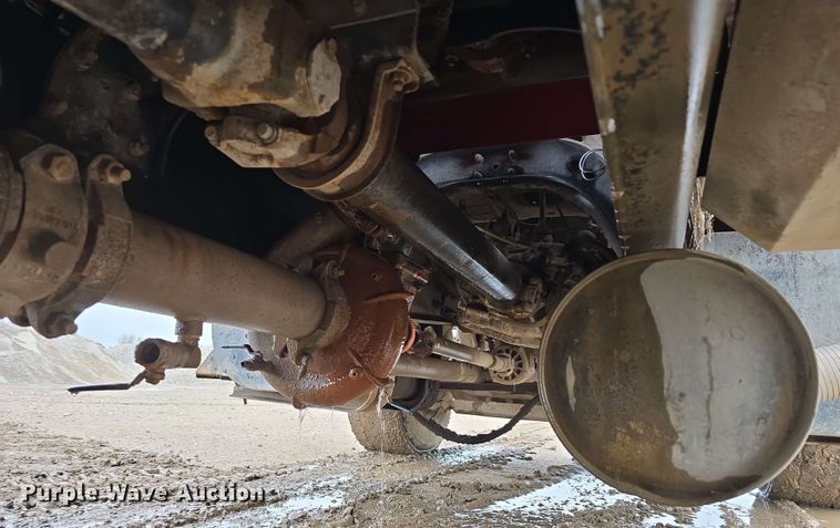 image for item DT6823 1989 Ford LT8000 water truck