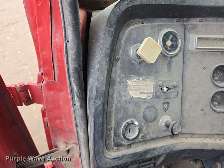 image for item DT6823 1989 Ford LT8000 water truck