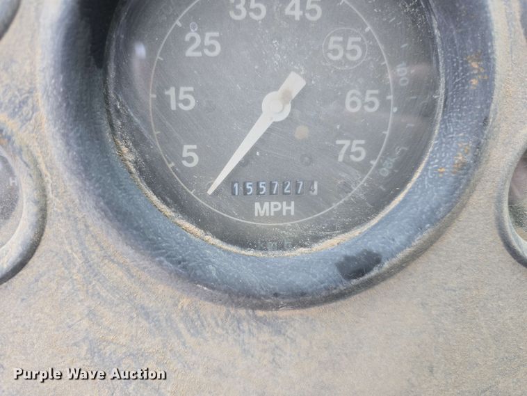 image for item DT6823 1989 Ford LT8000 water truck