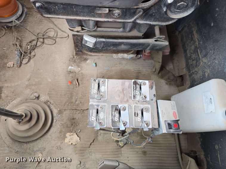 image for item DT6823 1989 Ford LT8000 water truck