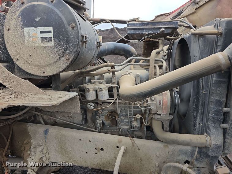 image for item DT6823 1989 Ford LT8000 water truck