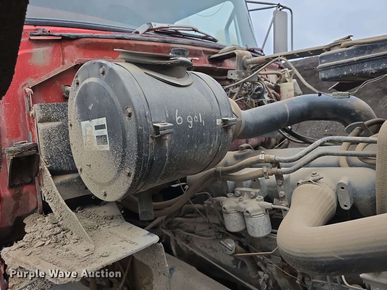 image for item DT6823 1989 Ford LT8000 water truck