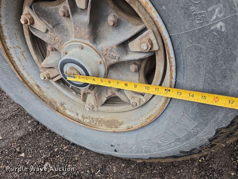 image for item DT6823 1989 Ford LT8000 water truck