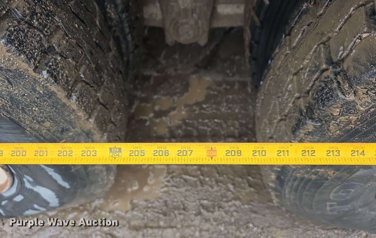 image for item DT6823 1989 Ford LT8000 water truck