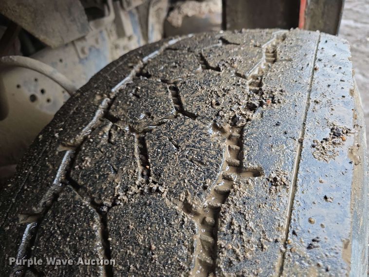 image for item DT6823 1989 Ford LT8000 water truck