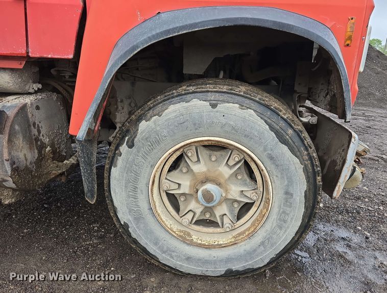 image for item DT6823 1989 Ford LT8000 water truck