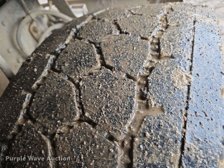 image for item DT6823 1989 Ford LT8000 water truck