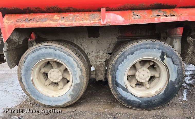 image for item DT6823 1989 Ford LT8000 water truck