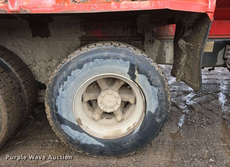 image for item DT6823 1989 Ford LT8000 water truck