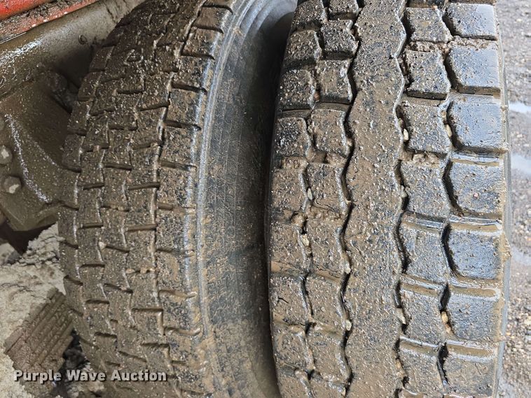 image for item DT6823 1989 Ford LT8000 water truck