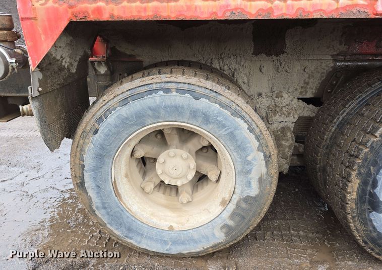 image for item DT6823 1989 Ford LT8000 water truck