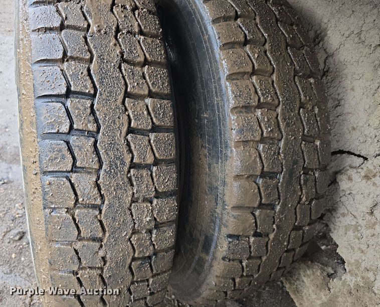 image for item DT6823 1989 Ford LT8000 water truck