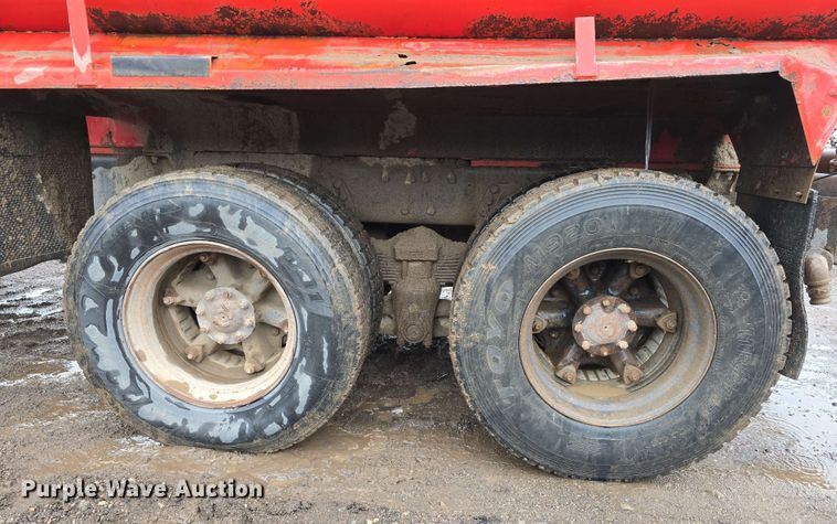 image for item DT6823 1989 Ford LT8000 water truck