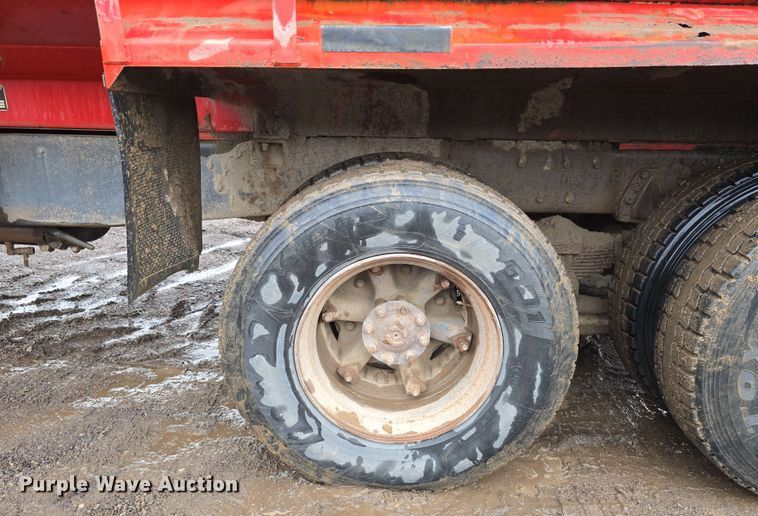 image for item DT6823 1989 Ford LT8000 water truck